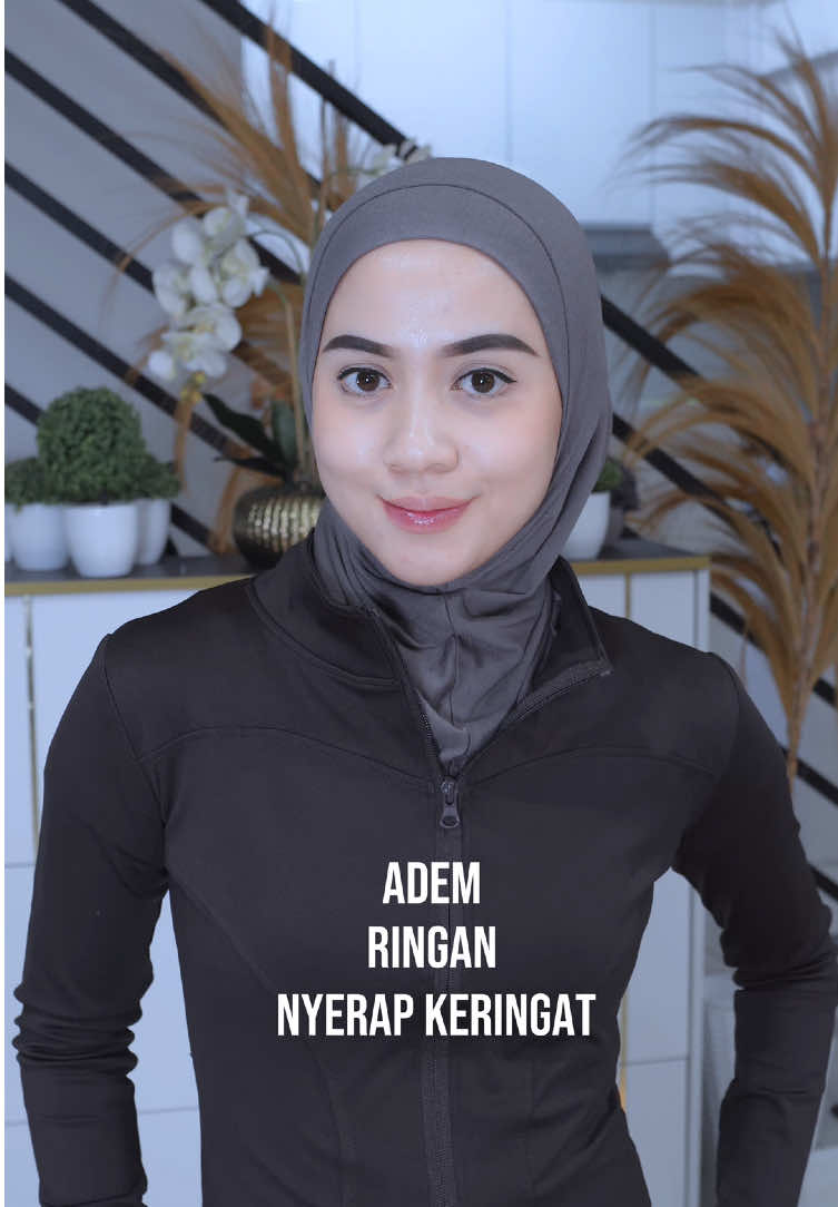 Nambah lagi koleksi hijab sport dari @Kalishaofficial! Kali ini yg ukuran S panjang banget klo dipake olahraga. Bahannya adem dan jg nyerap keringat 😍 #hijabsport #sporthijab 