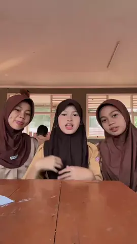 cumaa laguu ..slay aja jangan serius idola baru kalian  #fyp #lewatberanda #trendingtiktok #viralvideos #hiburan 