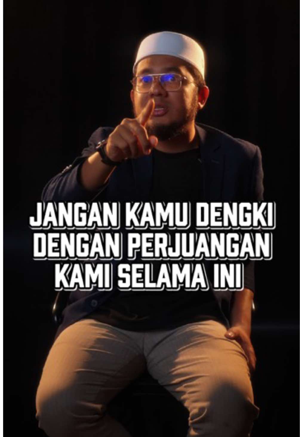 PU Rahmat nak kongsi kisah di sebalik tabir para sukarelawan Global Sumud Flotilla 🌊🇵🇸 Bukan mudah nak sertai misi kemanusiaan ni — ada yang tinggalkan keluarga, ada yang kumpul dana sendiri, ada yang redah ketakutan demi satu tujuan: bantu saudara kita di Palestin 🤲🏻  Jom dengarkan cerita PU Rahmat  ✨ #suriamalaysia #segalanyahiburan 
