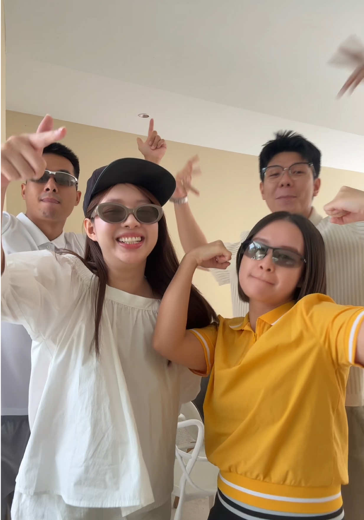 🎉 Giao diện đã cập nhật U40 còn hệ điều hành đang chờ tải bản 4.0 😜 📅 Giới thiệu với mọi người, khách mời cho tập đầu tiên của Gia đình - Gia đình: Gia đình @Em bé nói tiếng Anh MinHee 😘😘😘 Nếu được gặp nhà MinHee, mọi người muốn hỏi điều gì? 🤍 #giadinhtruyenhinh #GiaDinhGiaDinh  #newseries #parenting 