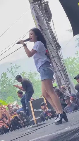 pacar temanku🤙🤭 #yesaoktafia #lalunamusic #yesaoktavia #4you 