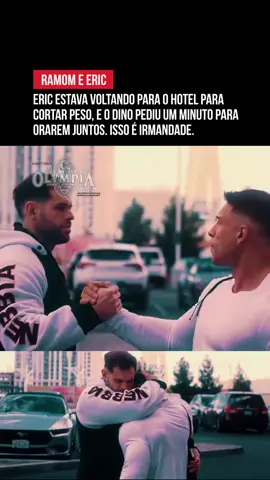 Ramon Dino e Eric Wildberger orando, estão vivendo uma grande irmandade 🥹❤️🙏 📌 Ontem (09/10), na pesagem dos atletas da Classic, o Eric passou por momentos de tensão. Ele estava com o seu peso de sempre, mas, por conta da desidratação, perdeu alguns milímetros de altura e teve que correr para bater um peso menor. Enquanto saía do evento, a caminho do hotel para lutar para perder esse peso, o Ramon pediu um minuto para orarem. Já no hotel, o atleta fez uma banheira de água quente; ele e seu time foram guerreiros e conseguiram voltar para bater o peso. “Em todo tempo ama o amigo, e na angústia nasce o irmão.” — Provérbios 17:17 Comente com respeito ⬇️ Gostou do conteúdo? deixa um like ❤️ e siga a @fisiculturismonewsonline Quer adquirir o PPV oficial do Mr. Olympia? Compre pelo site do evento ou através do link na bio. 🔗 Créditos: YT @maxtitaniumsuplementos  #notícia #fisiculturismo #ramondinopro #mrolympia #ericwildberger 