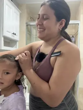 Ella le gusta dejarse peinar #familygustajazo #elchullaguevo🥚 #tgnutrition❤️ 