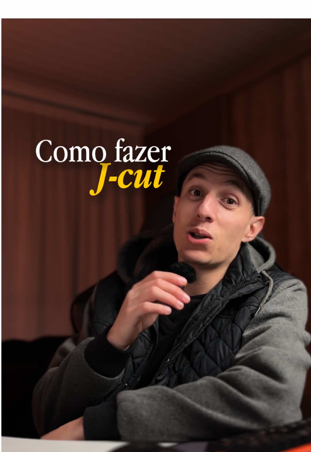 Como fazer j-cut no CapCut? Sabe aquela transição que a fala começa antes da próxima cena? Então, bora aprender. #capcut #capcuttutorial #jcut #transicao 