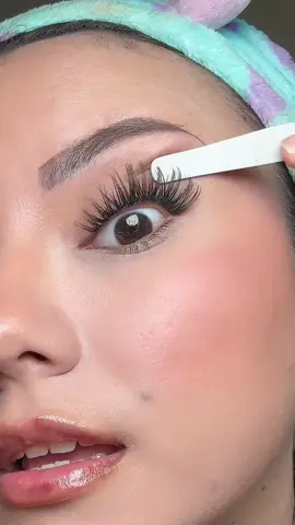 Flaunt is an absolute gorgeous style! #diylashesathome #beginnerlashes #airycutelashes #airycutebeauty #tiktokshopdealsforyoudays 