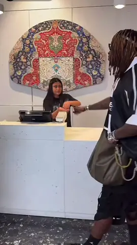 Himra fait des achats à Dubaï #pourtoi #himra 