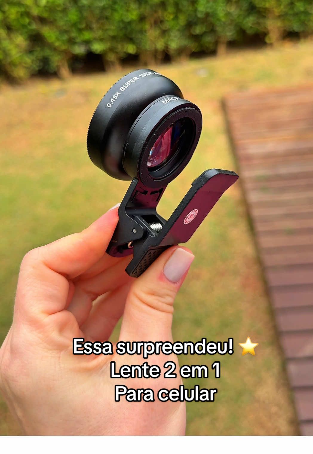 Pensem numa lente que me surpreendeu! 2 em 1, sem precisar instalar aplicativo, só colocar o clip no celular e criar fotos e vídeos lindíssimos e de alta qualidade! #lente2em1 #lentewide #lentemacro #lenteparacelular 