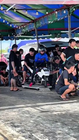 อีก100ปีที่ยืนๆอยู่นี่ก็ไม่รู้จะแปลงร่างเป็นอะไรก็ไม่รู้ #น้อยทวีทรัพย์🥰🥰🥰 #ม่อร้อง #ช่างวุฒิโคราช🚀 