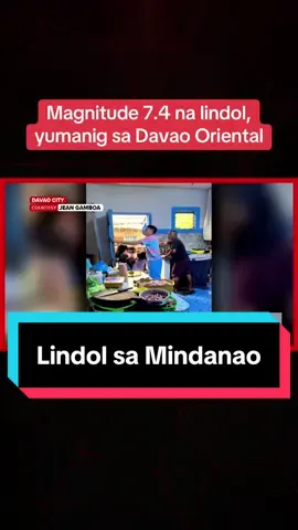#FrontlinePilipinas | Sunud-sunod na niyanig ng lindol ang Visayas, Luzon, at Mindanao sa loob lamang ng higit isang linggo. Kaninang umaga, Magnitude 7.4 na lindol ang tumama sa karagatang sakop ng Manay, Davao Oriental. May ilan nang napaulat na nasawi. Ibinahagi naman ng ating mga Kapatid online ang naranasang pagyanig. #EarthquakePH | via Bryll Montalvo #News5 #NewsPH #BreakingNewsPH 