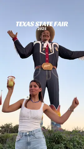 A few snippets of my night at the Texas State Fair!! 🎡🎟️🍕My favs were def the frozen pickle back & the cotton candy bacon (again) yay!!  #dallasfoodie #texasstatefair #bigtex #dallasfood #dallas 