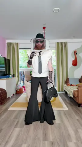 Can I style a beekeeper hat? 👀 Thank you @Universal Pictures UK for the invite! Excited to see Bugonia tonight 😍 #grwm 