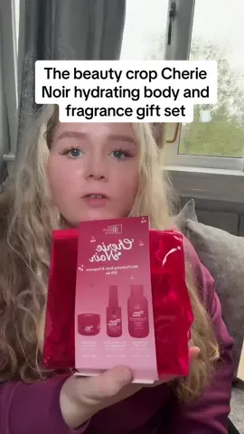 @thebeautycrop have got amazing gift sets in for Christmas #christmas #skincare #beauty #cosyseason #tiktokmademebuyit 