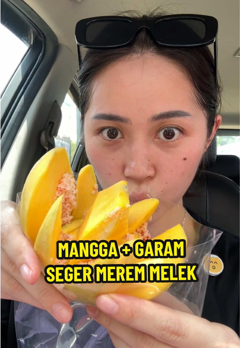 Lagi jalan santai, eh liat tukang rujak buahnya rapi banget 😭😩 