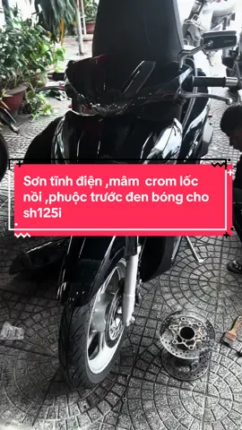 Sơn tĩnh điện mâm crom . Lốc nồi, phuộc trước đen bóng cho sh125i .ae thích liên hệ nhé  Đ/c 347 Mai Chí Thọ -Đà Nẵng#sơntĩnhđiệnđànẵng #sh125 #sporty #mâmcrom #shvn @QUÂN MOTOR -MOTOR MEDIC.VN 