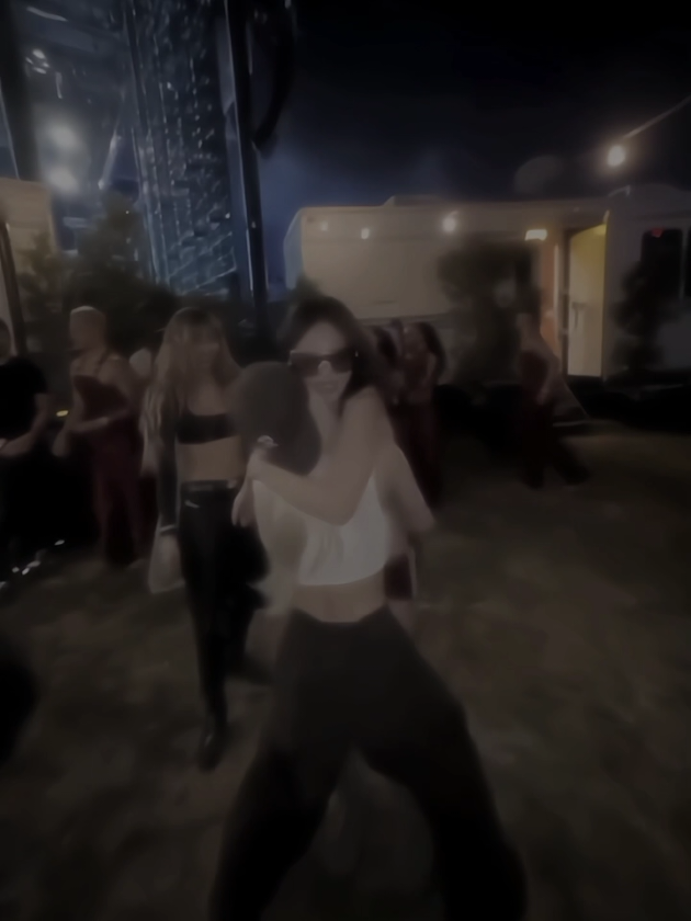 Dĩ nhiên rồi, người ta là lựa chọn của em mà!?  edit by:me #xhuong #ist_wyller❄️ #ist_wyller❄️ #cilitus✩ #rosé 