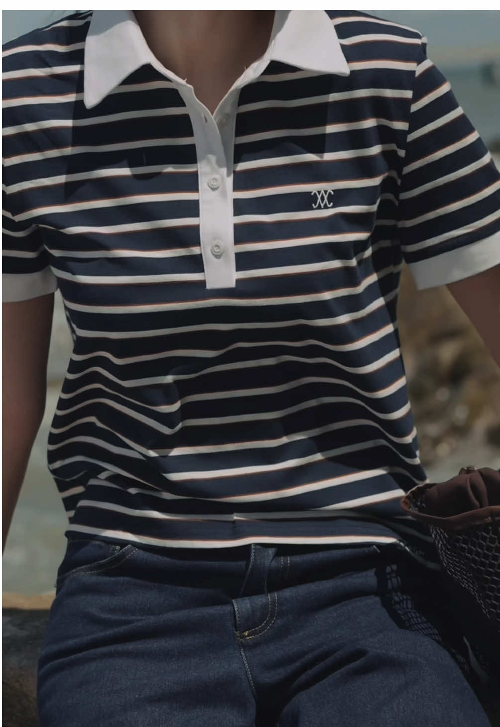 🛳️Sail through your day in Avo Petty Polo — the stripe that goes with every wave.  avo petty polo  เสื้อโปโลคอปกลายทาง ที่มีกลิ่นอายความวินเทจนิดๆ แต่ยังมีความมินิมอล แต่งคู่สี 3 สีในตัวอย่างลงตัวแต่ยังคงความ everyday wear แมชง่ายและใส่ได้ทุกวัน มีทั้งหมด 3 สี 2 ไซส์เลยค่า🌀  color : navy / grey / brown  #avocadosimplewear #tiktokshop1010แบรนด์แท้คุ้มสุด #เสื้อโปโล 