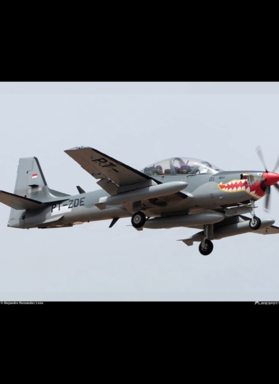 Pesawat tempur jenis Super Tucano, membom markas KKB diwilayah distrik Kiwirok, kabupaten pegunungan bintang Papua #fyp  #indonesia🇮🇩  #viral  #KKB  #papua 
