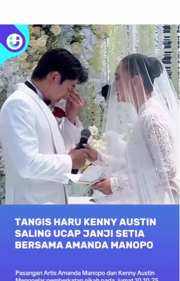 Tangis Haru Kenny Austin Ucap Janji Setia Pernikahan Bersama Amanda Manopo. Momen pemberkatan nikah Amanda Manopo dan Kenny Austin berlangsung penuh kehangatan dengan hanya dihadiri oleh keluarga dan kerabat terdekat. Amanda Manopo tampil anggun dalam gaun klasik dengan siluet mermaid, serasi dengan Kenny Austin dalam setelan jas putih saat bersanding di altar untuk saling bertukar janji setia pernikahan. Congratulations! #AmandaManopo #JanjiSuci #Pernikahan #KennyAustin #pemberkatannikah 