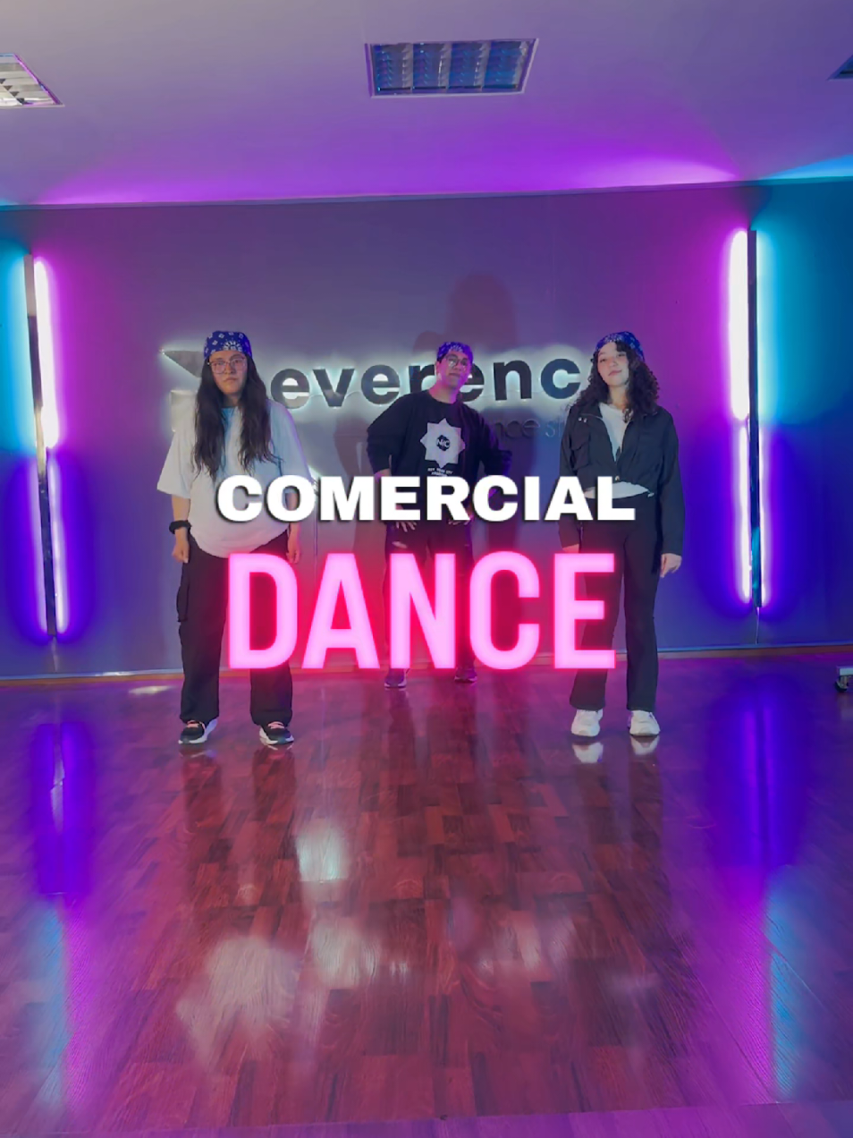 Participa en más Coreografías como esta en las clases de:  COMERCIAL DANCE  Coreo: @Rodry_rop  Con las talentosas @Vania @ar1😾  #reverencedancestudio #reverencecoreografia #reverence #mariabecerra #dance 