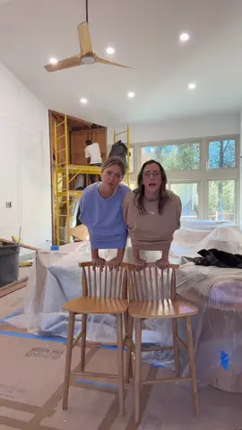 If you’re a bird, I’m a bird… but more like if you’re an idiot, I’m an idiot 😂 what do you think was going through her contractors mind? Follow & for more #funfriday shenanigans! Also, what the hell is Kayla doing with her talons? 🦅