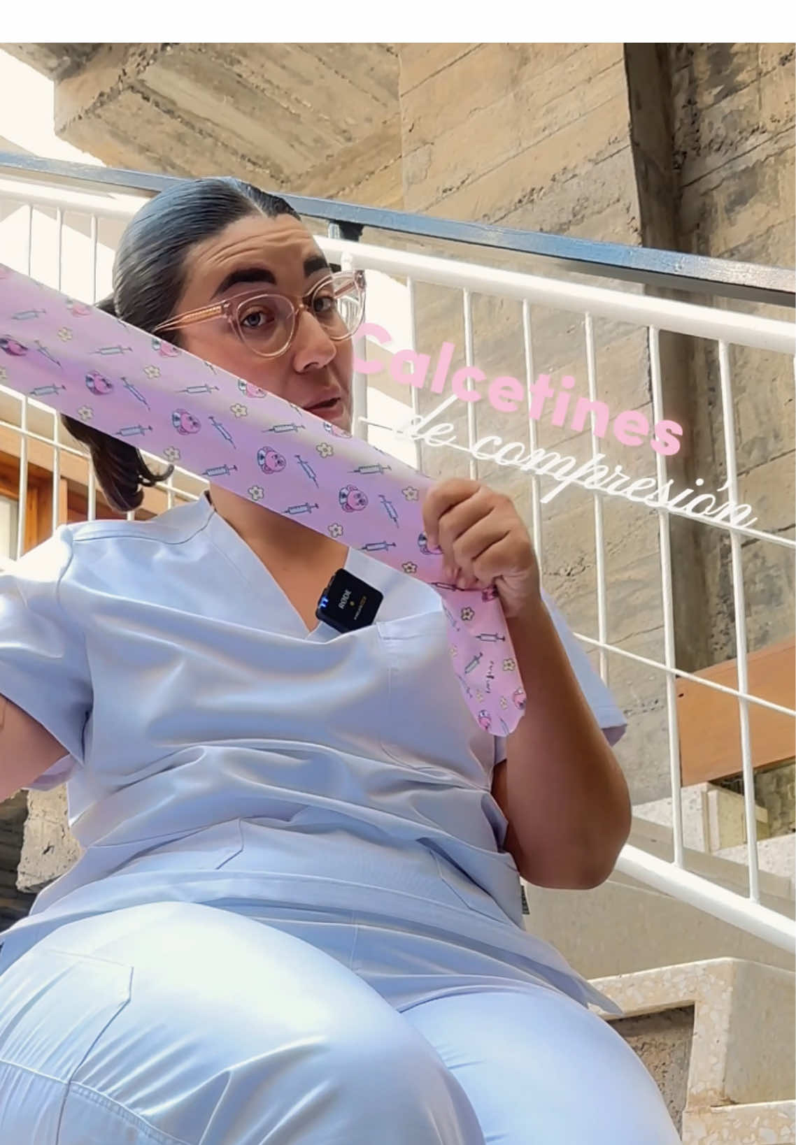 Nuestros calcetines de compresión tienen 5 beneficios que tus piernas cansadas necesitan urgentemente 👩🏻‍⚕️💥 ¡Descubre los nuevos modelos en el link del perfil! #enfermera #tcae #calcetinesdecompresion #turnodenoche 