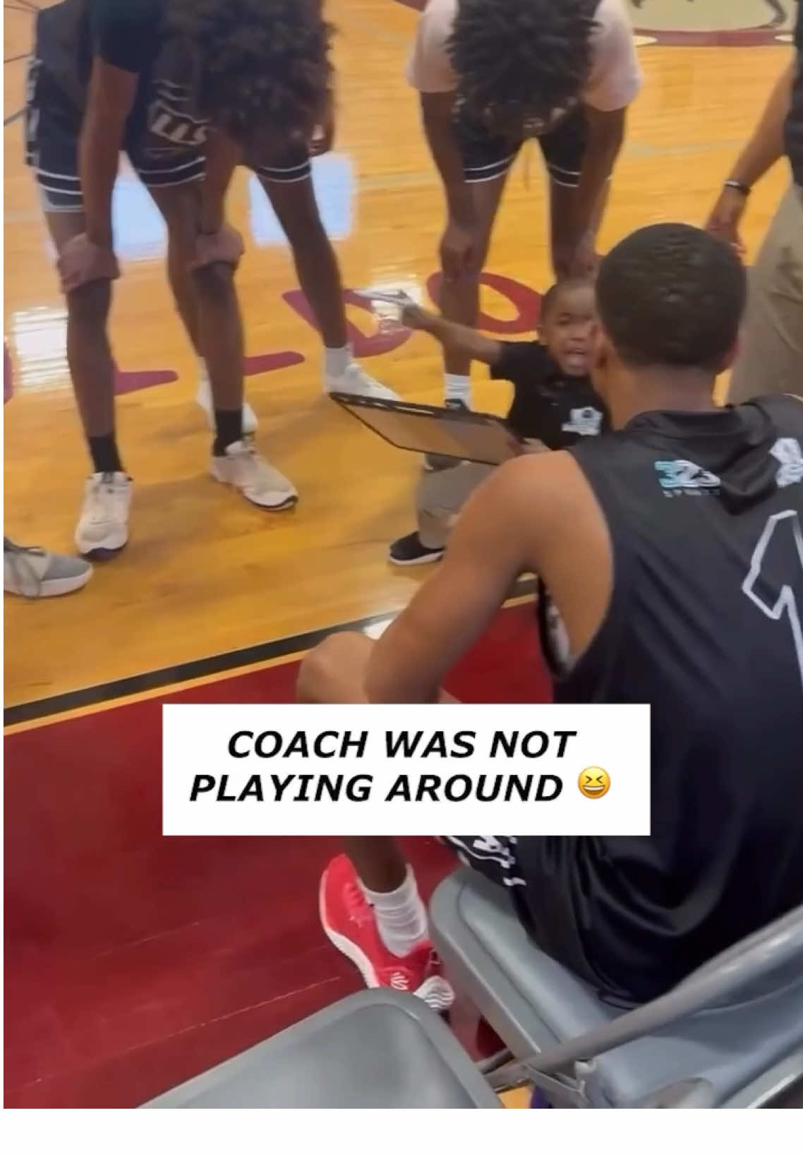 Haha couch don’t play #maxameddoor #isbeddeldoonkasocda #cawaale #funnyvideos 