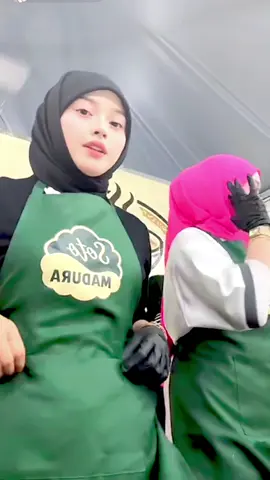 Aghh comel nya rina ngan farah nii🩷🤍#airina #farahain #sotomadura #havocfoodfestival #aiteam @c.hzrina @farahain 