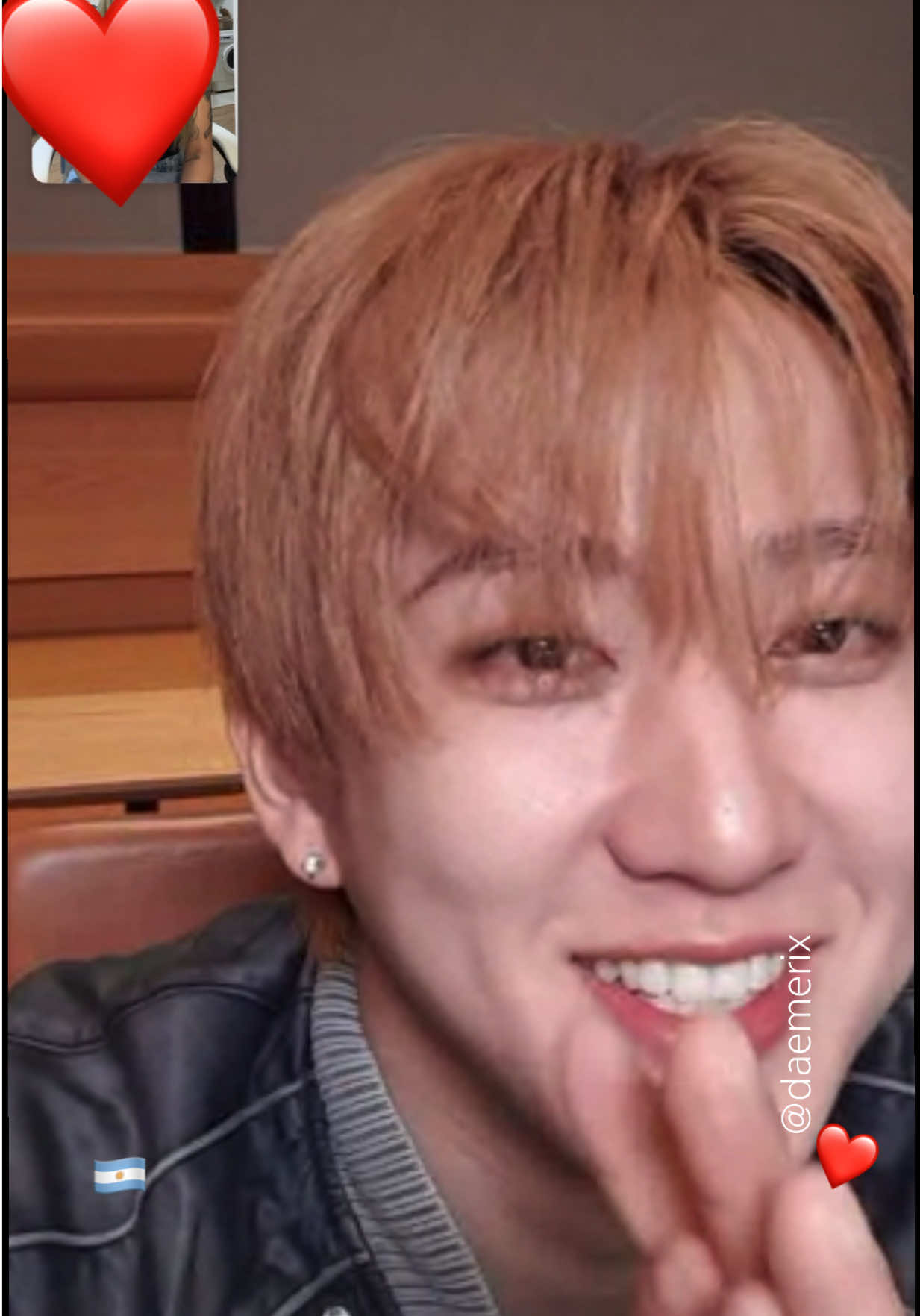 Primer fan call con Changbin! Te amamos con todo nuestro corazón gordi 🥹❤️ desde Argentina viviendo en Seoul, KR y contandole de las fechas del DOMINATE tour que viví. LATAM 🩷. Nos vemos en el ENCORE ! ❤️🥹🩷 #changbin #StrayKids #skz #fyp #paratiiiiiiiiiiiiiiiiiiiiiiiiiiiiiii @Stray Kids @straykids_japan #stay #seochangbin #skzstay #fyppppppppppppppppppppppp #foryoupage #foryoupage #fypシ゚ #kpop #tiktok #viral #fancall #bangchan #felix #seungmin #jeongin #leeknow #hanjisung #hyunjin #스트레이키즈 ❤️