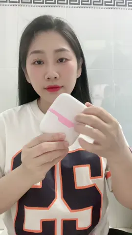 💎💎💎 CON LĂN NÉN ĐÁ MASSAGE MẶT 2 IN 1 – LÀN DA CĂNG MƯỚT, NÂNG TẦM CHĂM SÓC! 💎 ✨ CÔNG DỤNG TUYỆT VỜI: ✅ Se khít lỗ chân lông, giúp da săn chắc, căng bóng tự nhiên. ✅ Giảm bọng mắt, thâm quầng, đánh bay dấu hiệu mệt mỏi. ✅ Làm dịu da, giảm sưng viêm do mụn, kích ứng tức thì. ✅ Hỗ trợ nâng cơ, chống lão hóa, mang lại gương mặt thon gọn V-line. ✅ 2 in 1 tiện lợi, vừa lăn đá lạnh, vừa massage thư giãn cực đã! 💖 LÀM ĐẸP DỄ DÀNG, HIỆU QUẢ NGAY TẠI NHÀ! 💖##conlandalanhmassage #lanmassgedalanh #tiepthilienket #lenxuhuong #videotiktok  @Thảo Mũn Mĩm  @Thảo Mũn Mĩm  @Thảo Mũn Mĩm 