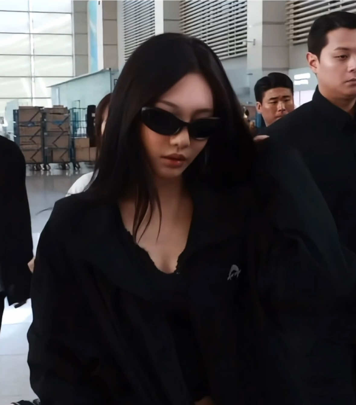 空港のニンニン女狂わせすぎる  #ningning #닝닝 #aespa 