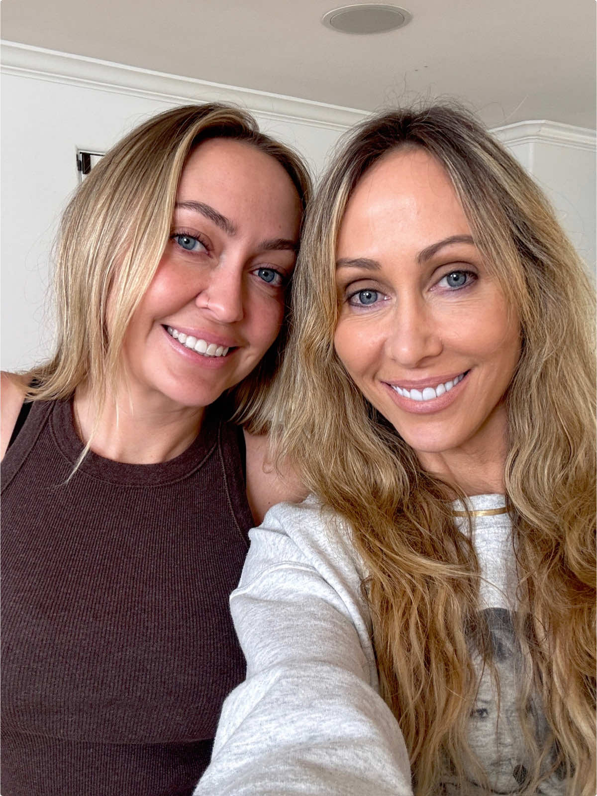 Some call it weave magic✨ Brandi calls it unfair 😂 Catch up on the latest episode now! 🎙️ @Tish Cyrus Purcell @Brandi Cyrus 