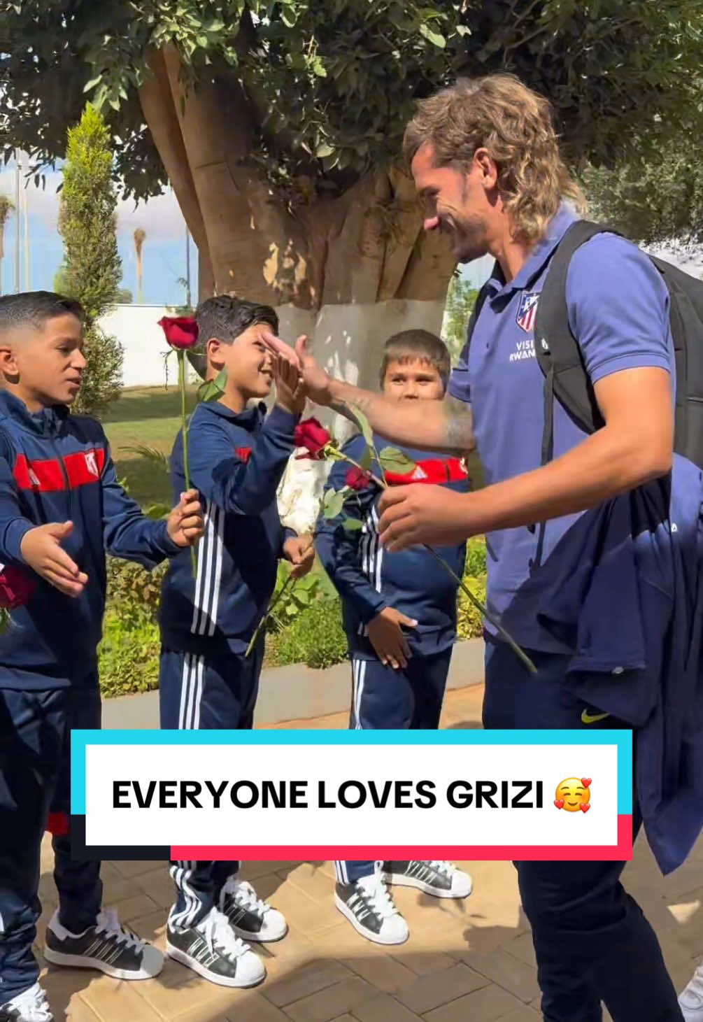 Everyone loves Griezmann 🥰❤️🤍 #atleticodemadrid #griezmann #footballtiktok #france #football @Antoine Griezmann 