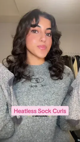 Heatless overnight sock curls #heatlesscurls #sockcurls #heatlesscurlsovernight #fyp #hairtutorial 