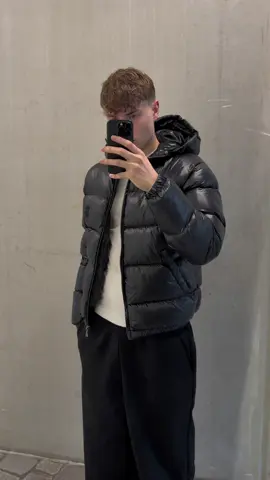 Puffer Jackets in 2025 is a must have! • These Putter Jackets drop soon. • How would you rate the Streetwear piece? • #puffer #pufferjacket #rainjacket #uniqlo #Summer             