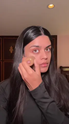 The quickest grwm using only 6 products 🤎 @MERIT Beauty @rhode skin  -Merit Priming Moisturizer  -Merit Instant Glow Serum -Merit Minimalist Perfecting Foundation & Concealer Stick -Givenchy L’Interdit Mascara  -Rhode Blush in Toasted Teddy  -Rhode Peptide Lip Tint in Salty San 