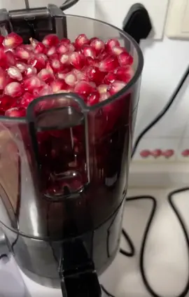 Máy ép chậm đa năng, giúp giữ trọn dinh dưỡng nước ép của bạn #igiadung4 #mayeptraicay #giadungtienich 