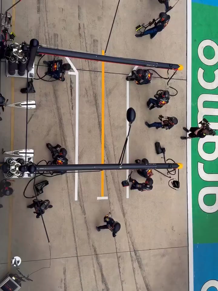 PERFEIÇÃO EXISTE! Pit stop duplo da RedBull de forma perfeita!! 🎥 bh_nefrat