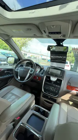 ☎️7️⃣8️⃣4️⃣8️⃣9️⃣0️⃣6️⃣4️⃣4️⃣👈 🚐 Chrysler Town & Country 2014 – komfort, luksus i przestrzeń w najlepszym wydaniu! ✨ 📌 Dane: • Silnik 3.6 V6 ⚡ • Automat 🕹️ • Napęd FWD – przedni ❄️ • Przebieg ok. 174 000 km 🛣️ • Kolor czarny metalik 🖤 💎 Wersja bogato wyposażona: 🛋️ Skórzana tapicerka premium 🎬 Dwa ekrany DVD dla pasażerów z tyłu 🎵 System audio klasy Premium 🌡️ Klimatyzacja 3-strefowa 📸 Kamera cofania + czujniki parkowania 🚪 Elektryczne drzwi boczne i klapa bagażnika 🔑 Keyless Go 💡 Reflektory LED 📍 Łomianki, ul. Warszawska 17 📌 Idealny rodzinny van – cichy, wygodny i gotowy na długie trasy 😎 ⸻ Sprowadzamy auta z USA, Kanady i Europy 🌍 Pełna obsługa: zakup, transport, akcyza, odprawa, naprawa. 💡 Nawet do 50% taniej niż lokalnie! 📲 Kontakt: +48 784 890 644 +48 731 765 736 +48 888 609 155