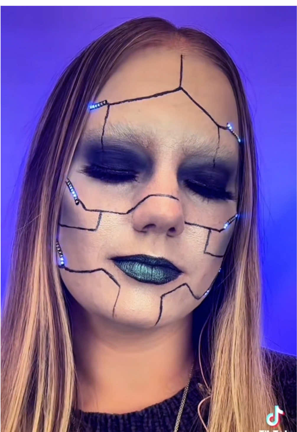 Halloween transition. Do you guys want to see a different color for this!? Let me know!  #halloweentransition #youlooklonely #outerspace #halloweencostumes #cyber 