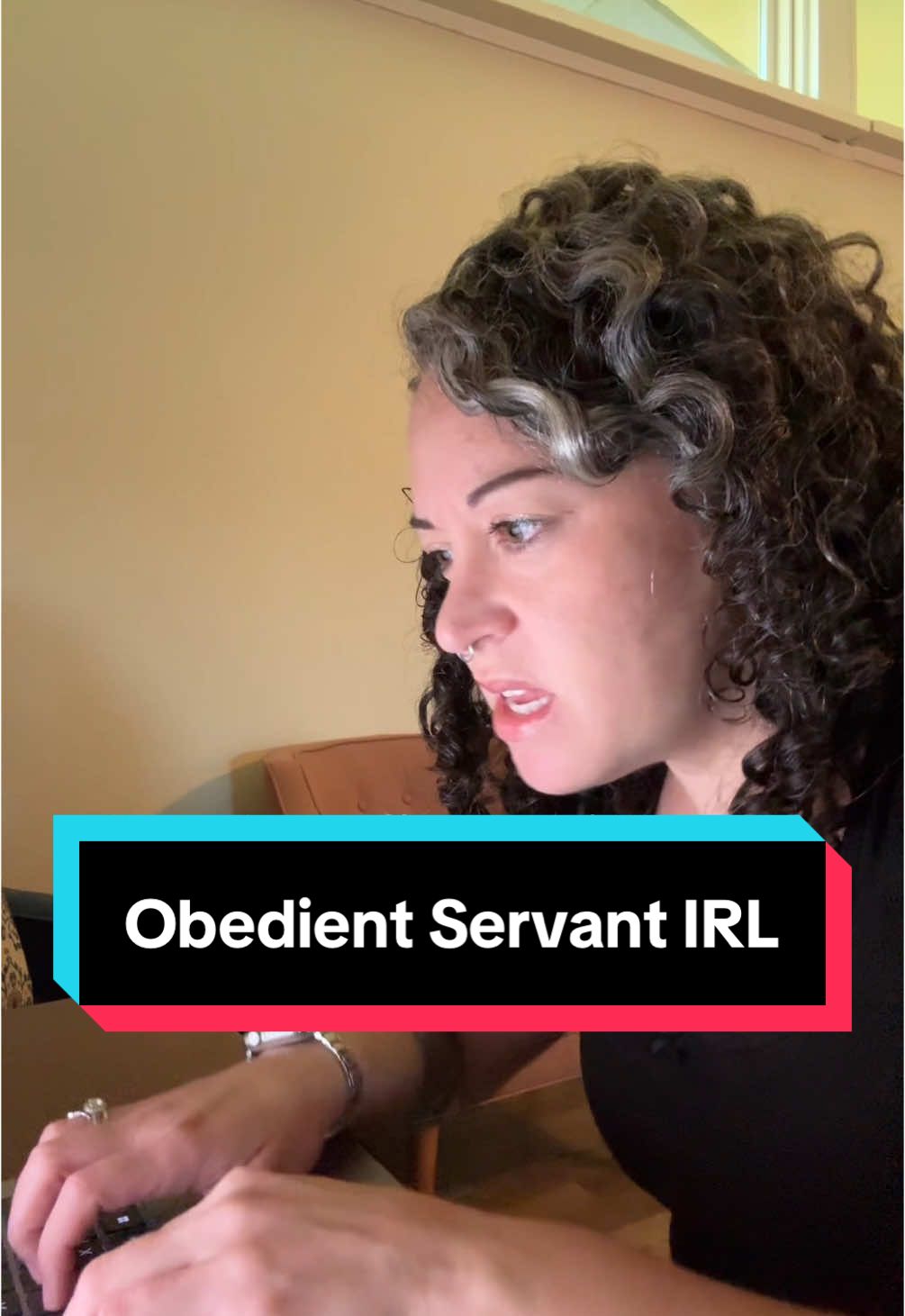 Currently in a pissing match with my kid’s teacher. Oh you want to send screenshots? I can send them right back! #hamiktontok #hamilton #hamiltonmusical #burr #aaronburr #broadway #obedientservant 