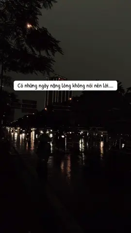 Thật lạ lùng, trong cuộc đời này, những người ta thương nhất thường cũng là những người khiến ta đau nhiều nhất. Không phải vì họ muốn thế, mà bởi trái tim ta đã đặt trọn niềm tin, hy vọng và mong chờ vào họ. Khi yêu thương càng lớn, khoảng trống để lại sau những tổn thương càng sâu. Có đôi khi, vết thương ấy chẳng đến từ sự phản bội, mà từ những hiểu lầm, khoảng cách, những lời nói vô tình hay những lựa chọn bất khả kháng. Nhưng bởi ta thương quá nhiều, nên vết cắt nhỏ cũng hóa thành nỗi đau dài lâu. Và cũng chính vì ta thương, nên ta chấp nhận mang trong mình những vết sẹo, thay vì trách cứ, oán hận. Dẫu vậy, nỗi đau nào rồi cũng sẽ lắng lại. Vết thương nào rồi cũng có ngày liền da, dù có thể không bao giờ biến mất hắn. Điều quan trọng là, qua mỗi lần đổ vỡ, ta học được cách yêu thương bản thân nhiều hơn, học cách không đặt hết hạnh phúc của mình vào một người khác, và học cách đứng vững ngay cả khi trái tim mình còn sưng tấy. Người khiến ta đau nhiều nhất, cũng là người từng khiến ta hạnh phúc nhất. Và giữa hai điều đó, có một sợi dây mỏng manh gọi là 