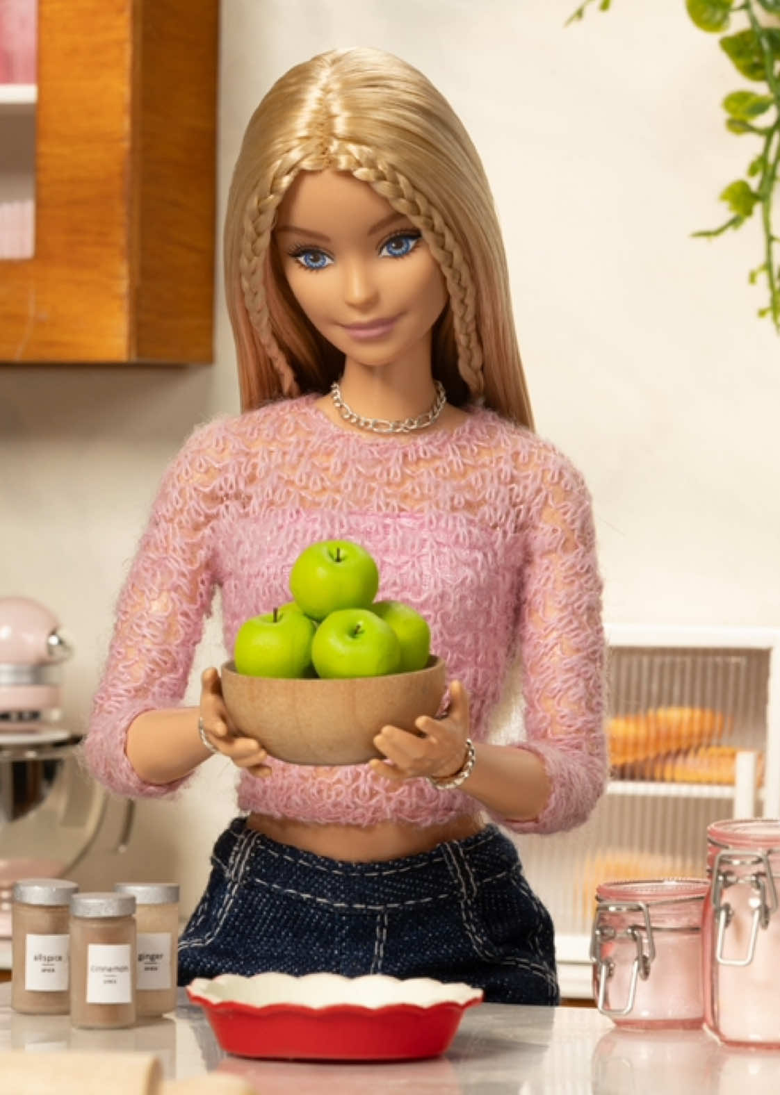The apple of my pie 🍏🥧 #Barbie #October #OctoberMood #Baking #Apple 