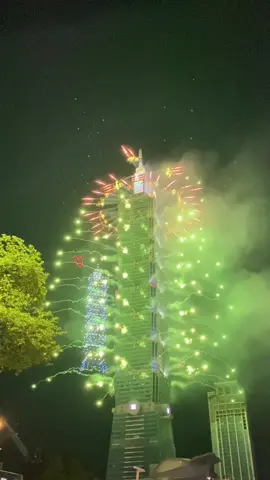 10.10 HAPPY NATIONAL TAIWAN DAY!  💕🇹🇼  Literally crying while witnessing this for the first time! 🥹 #taiwan🇹🇼  #ofwlife #fyp #taipei101 
