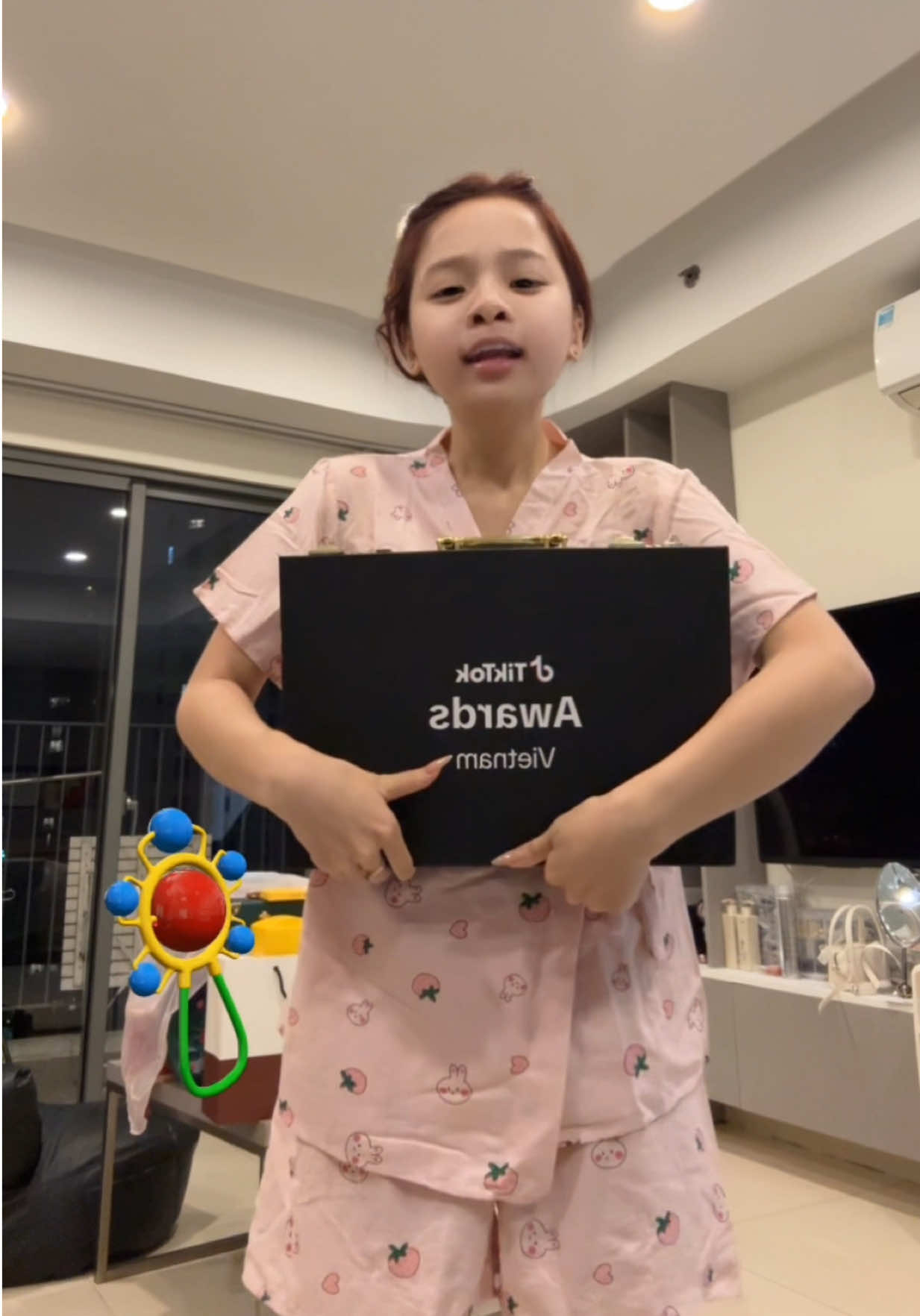 Lụa cũng như là Ngọc Kem rất chi là phấn khởi với lần đề cử này, mong mọi người giúp Lụa chuyến này nha 🥳🥳🥳 #tiktokawards #ngockem  #nhommeohoang #lụalám #binhchontiktokawards 