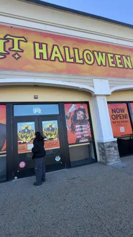 I wonder how Halloween Day is going to go lol 🎃 👻 #halloween #costume #spookyseason 