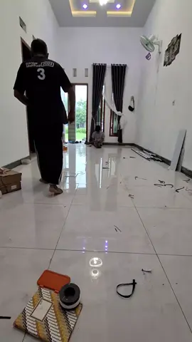 Motif putih glosy✅️ walpnel 3D #desainrumahmodern #plafonminimalis  💃🏻😘✅️