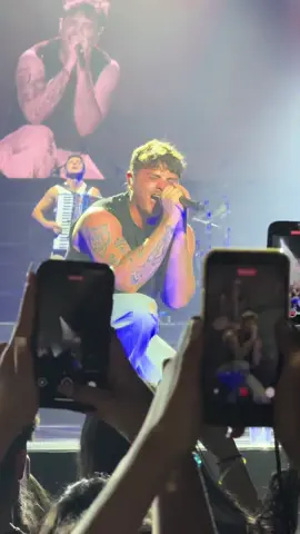 Sarà che è buio, sarà che è sera ma questa confusione a me chi me la spiega? ❤️‍🩹 @Olly @Juli #concert #itay #perte #tuttavita 