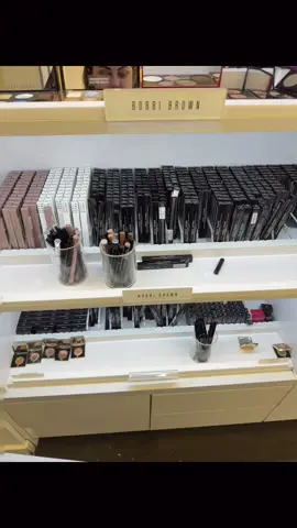 Cosmetic Company Store HUGE OFFER on makeup!! 10 items for £100!! #cosmeticcompanystore #makeup #yorkdesigneroutlet #york @York Designer Outlet 