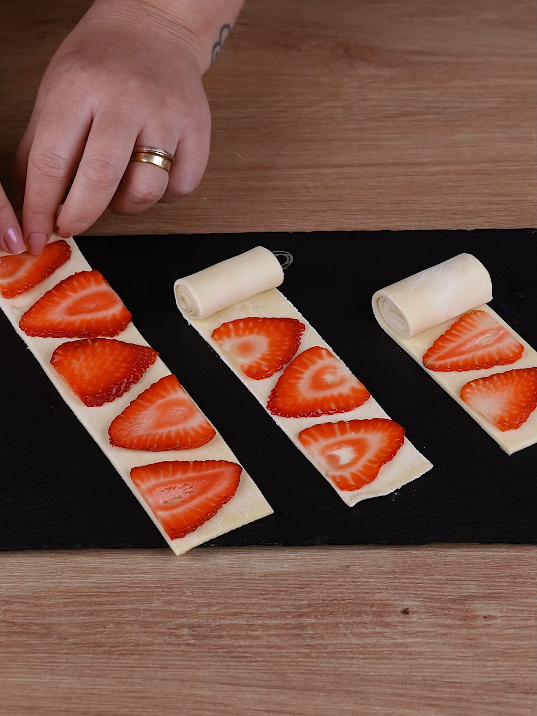 The most loved dessert in Italy! Whenever I make strawbs like this, everyone asks me for the recipe #cooking #EasyRecipe #quickrecipes #Recipe #cook #strawberry #chocolate #dessert #viral #viralvideo