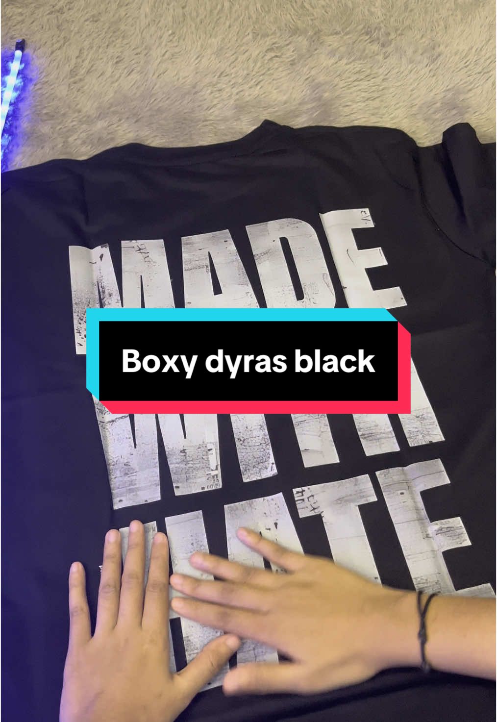 Rekomendasi tshirt boxy dyras black UN #rekomendasi #tshirt #tshirtmurah #tshirtboxy #boxyfit #oversizedshirt #putrytshirt 